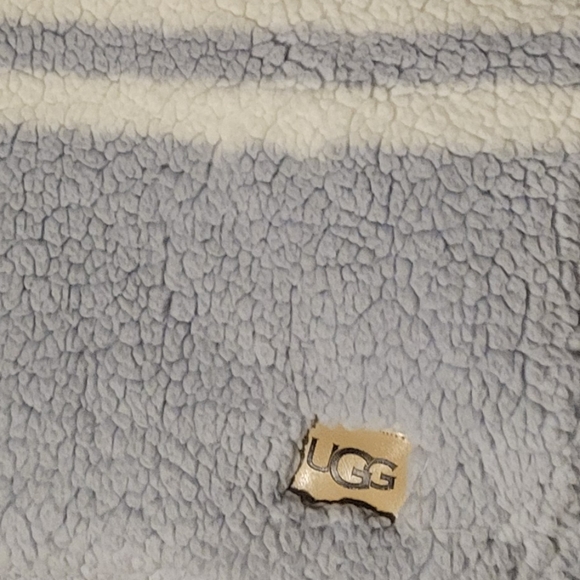 UGG Throw - Picture 4 of 5